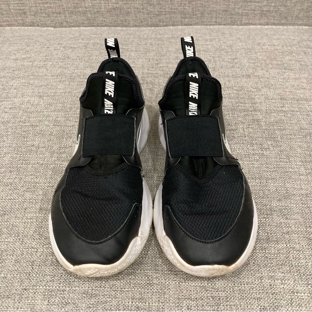 Nike Black and White Slip-On Sneakers 7Y - Picture 2 of 4